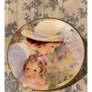 Vintage 1997 Avon Tender Moments Mother’s Day Plate